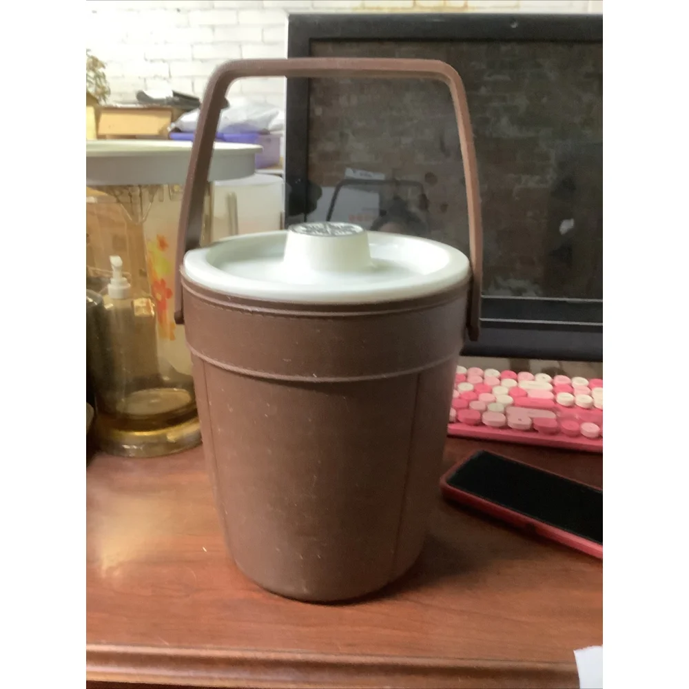 Vintage 1970's Classic Rubbermaid Brown Insulated Ice Bucket